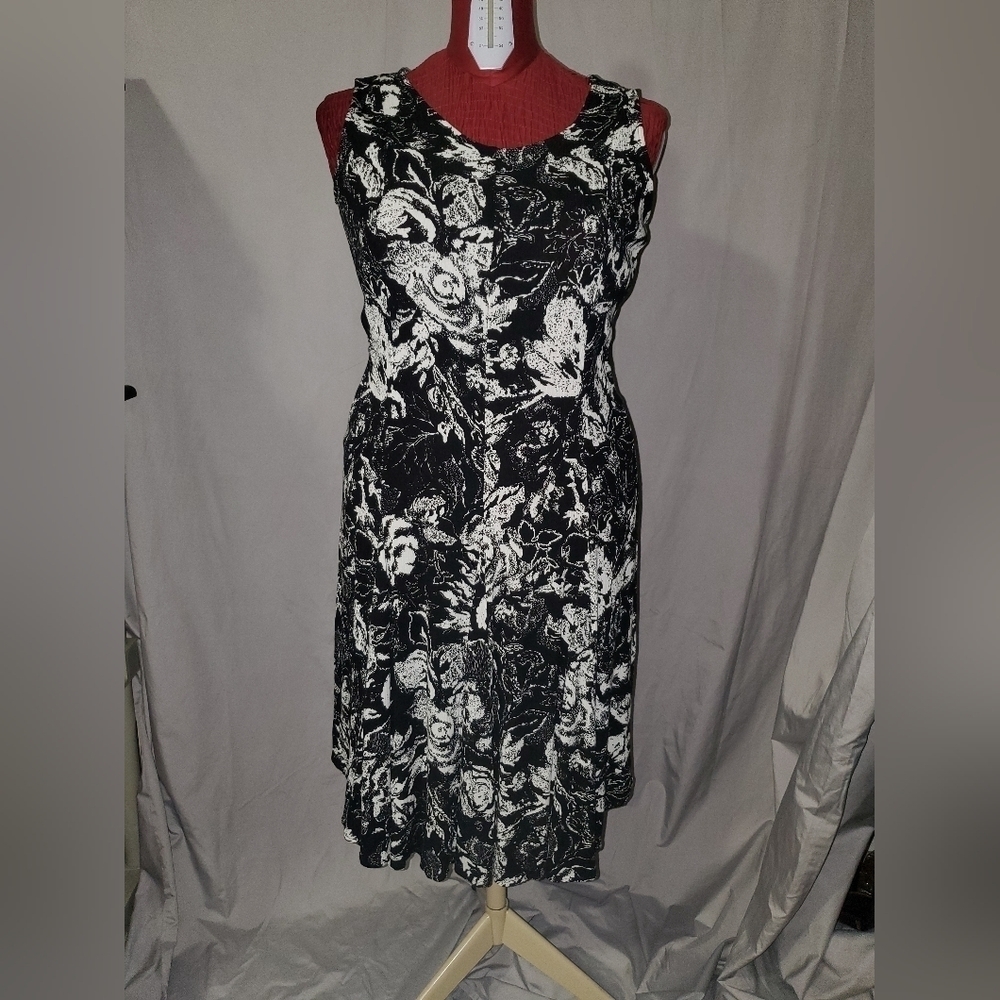 Studio 1940 Black and White Tie Back Floral Dress. Size 18/20W